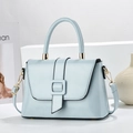 Sac à main bleu clair structuré en similicuir avec boucle et finitions dorées - Bleu
