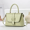 Sac à main minimaliste en cuir vert clair avec boucle dorée et bandoulière réglable - Vert