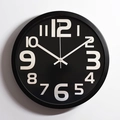 Orologio da parete rotondo minimalista da 12 pollici con finitura nera opaca e numeri bianchi - Cornice Nera Quadrante Nero Testo Bianco