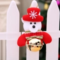 Weihnachtsbär Plüschfigur mit rotem Schneeflockenhut und großer goldener Glocke - Goldene Glocke Bär