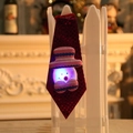 Cravatta natalizia rossa con paillettes, motivo pupazzo di neve e luci LED blu - Luminoso - Pupazzo di Neve