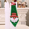 Cravatta natalizia di paillettes verdi con Babbo Natale su decorazione bianca - Regolare - Babbo Natale