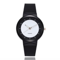 Orologio sportivo al quarzo minimalista bianco e nero con cinturino in silicone opaco su fondo bianco - Nero