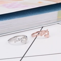 Bagues minimalistes Love en or rose 18K et argent avec cœur sur fond de style vie - Or rose
