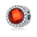 Gros plan d'une perle en argent avec une pierre oeil de chat rouge et des zircons - Rouge