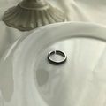 Minimalistischer S925 Sterlingsilber Ring mit eingravierter geometrischer Textur - J598 Nietring / Antik Silber