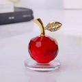 Mela di cristallo rosso sfaccettato con foglia dorata di strass su base rotonda - Mela 30# / Rosso