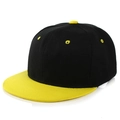 Dettaglio della trama in twill di cotone e cuciture a contrasto sul cappellino hip hop - Regolabile / Nero con Tesa Gialla