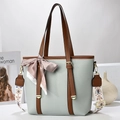 Borsa a secchiello blu chiaro con finiture marroni e tracolla ricamata in stile elegante - Grigio chiaro