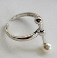 S925 sterling silver open ring featuring a metallic ball and a white mother of pearl bead - T-Shape Pearl Style