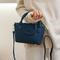 Donkerblauwe leren mini handtas met litchi-korreltextuur en verstelbare schouderriem - Blauw