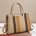 Bolso tote grande de rayas verticales con asas de cuero sintético y textura tejida - 30x12x22cm / Caqui