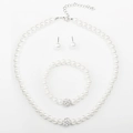 Parure de bijoux de mariée élégante avec collier de perles blanches et perles en cristal - Style Boule de Strass Blanche