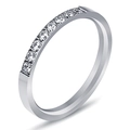 Anillo moderno de acero inoxidable de 2mm chapado en oro blanco de 18K con circonitas - US 6 / Color Acero