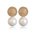 Elegante gouden holle bol oorbellen met sprankelende zirkonia en grote witte parels - Gouden Pave Sfeer Parel Oorknopjes / Champagnegoud