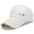 Off-white canvas honkbalpet met blauw schild borduursel en gebogen klep - Verstelbaar / Stijl met drie rijen letters / Beige