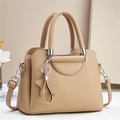 Schicke beige Handtasche mit Litschimuster, Rundgriffen und Sternanhänger für Damen - Khaki