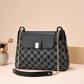 Borsa a tracolla da donna con patta in pelle nera, motivo floreale e catena oro - Nero