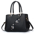 Elegante borsa a mano in pelle nera da donna con ricami floreali e finiture dorate - Nero
