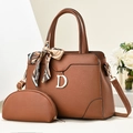 Juego de bolso de cuero marrón con logo D dorado y pañuelo de seda floral decorativo - Conjunto de 2 Piezas (Caqui) / Caqui