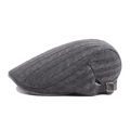 Béret en tricot gris foncé avec motif torsadé et sangle réglable en cuir - 55-60cm (Réglable) / Gris