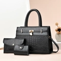 Ensemble de trois sacs à main noirs en similicuir avec motif crocodile et détails dorés - Noir