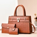 Ensemble trois pièces de sac à main marron avec motif crocodile, portefeuille et étui - Jaune Terre