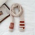 Dettaglio di sciarpa in lana beige 100% con motivo a fiocchi di neve e strisce - Beige (Riga Fiocco di Neve)