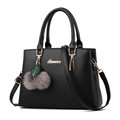 Borsa a mano classica in pelle nera con manici e ciondolo a pompon grigio decorativo - Nero