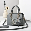 Elegante borsa grigia scura con ricami floreali e grande ciondolo a farfalla di lusso - Grigio