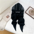 Dettaglio della sciarpa con cappuccio in maglia geometrica nera e grigia invernale - 23*40cm / Nero