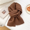 Close-up of brown knitted scarf featuring a leather label and ribbed texture detail - 31*187cm / Caramel