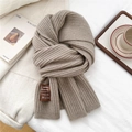 Detail of oatmeal knitted scarf texture with handmade label and cozy ribbed pattern - 185x30cm / Coffee