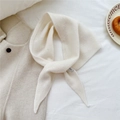 Sciarpa a triangolo in maglia di lana bianco puro con morbida trama in cashmere - 54cm x 54cm x 95cm / Bianco Latte