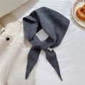 Sciarpa in maglia 100% lana grigio scuro da donna, elegante foulard caldo per la stagione invernale - 54cm x 54cm x 95cm / Grigio