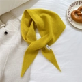 Sciarpa a triangolo in maglia 100% lana giallo zenzero per donna, consistenza morbida - 54cm x 54cm x 95cm / Giallo