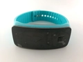 Détail du bracelet en silicone cyan et de la boucle réglable de cette montre de sport LED - Vert menthe