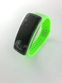 Montre sport tactile LED avec bracelet en silicone vert fluo et écran rectangulaire - Vert clair
