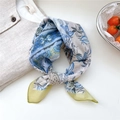 Piccolo foulard francese in cotone e lino con fiori blu e finitura satinata - Bordo Giallo Pera
