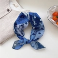 Blaues Baumwoll-Leinen-Viereckstuch mit Vintage-Blumenmuster und feinen Nähten - Spitzenblume Gestreift Blau