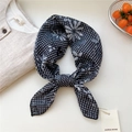 Foulard vintage français en soie à carreaux noirs et blancs et motif marguerite - Marguerite Blanche Tissée Noir