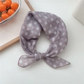 Sciarpa traspirante in cotone e lino viola con stampa floreale bianca in stile annodato - 03 Rosa Loto Punto Floreale