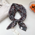 Foulard vintage marron à motif cachemire en polyester avec décor style de vie - Plume Blanche Marron