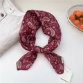 Foulard en soie bordeaux à motif paisley vintage avec étiquette de marque de luxe - Paisley Éclatant Rouge