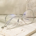 Lunettes oversize en métal argenté avec embouts sphériques uniques sur socle en pierre - Monture Argent Verres Transparents