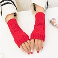 Mitaines tricotées rouges avec motifs classiques de losanges et torsades pour l'hiver - Taille unique / Rouge
