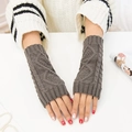 Mitaines tricotées gris foncé avec motifs de losanges et torsades pour l'hiver - Taille unique / Gris foncé