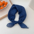 Marineblauer gepunkteter Baumwollschal für Damen in stilvoller geknoteter Form - Einheitsgröße / Kleiner Punkt Marineblau
