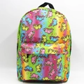 Detailansicht des Einhorn Rucksacks mit Regenbogenverlauf und Herzmustern - Regenbogen-Einhorn