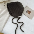 Détail de la cagoule en tricot 100% laine vert olive avec texture épaisse vert olive avec attaches - Style à Gland à Fines Rayures (5WOOL) / Vert